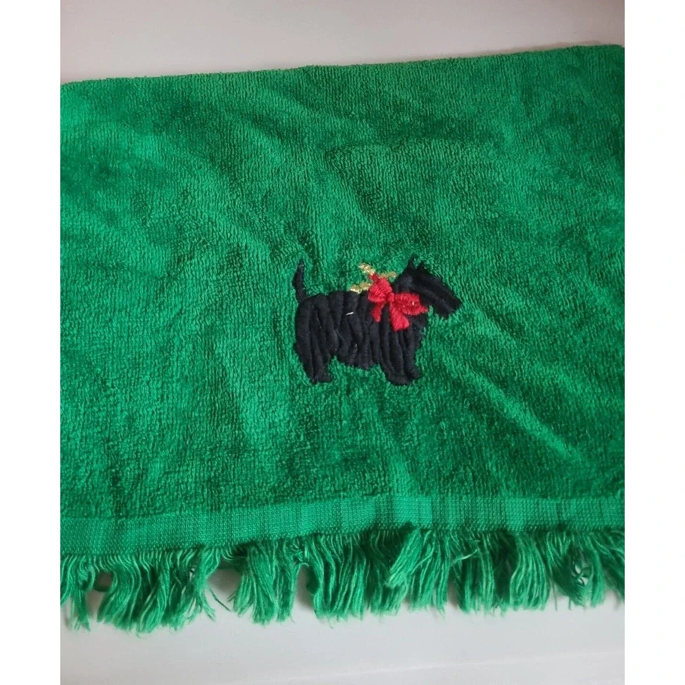 Lot of 2 Vintage Red Green Embroidered Scottish Terrier Cotton Fringe Tea Towels